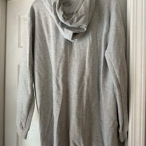 Womens Vera Wang asymmetrical zip sweatshirt.  Size L - Picture 3 of 5